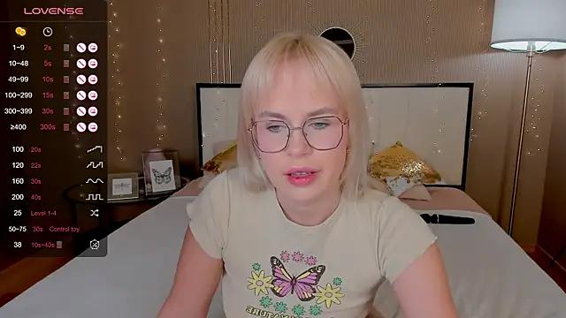 Explore our live girls sluts from our Custom and Multi clubs and checkout exclusive access to highly interactive content, such as shape, hair, titties, pussy type and many more.