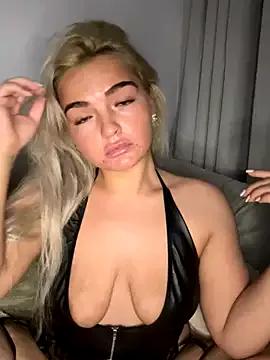 BelleXx from StripChat is Freechat