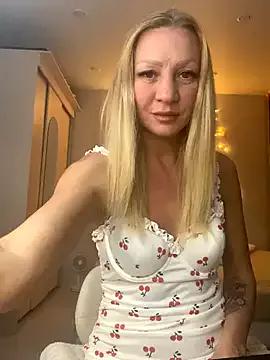 Bellissa_ from StripChat is Freechat