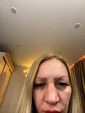 Bellissa_ from StripChat is Freechat
