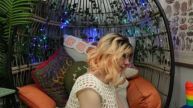 Explore our live girls sluts from our Custom and Multi clubs and checkout exclusive access to highly interactive content, such as shape, hair, titties, pussy type and many more.