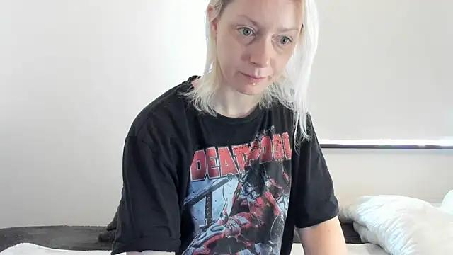 BetterThanYourEx69 from StripChat