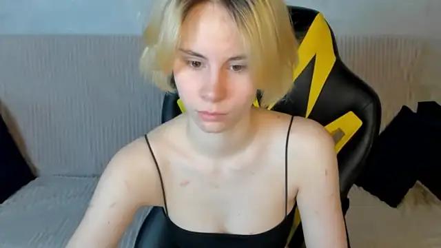 Explore our live girls sluts from our Custom and Multi clubs and checkout exclusive access to highly interactive content, such as shape, hair, titties, pussy type and many more.