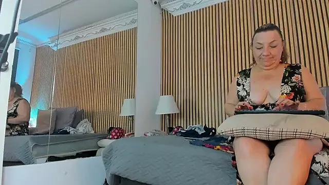 Explore our live girls sluts from our Custom and Multi clubs and checkout exclusive access to highly interactive content, such as shape, hair, titties, pussy type and many more.