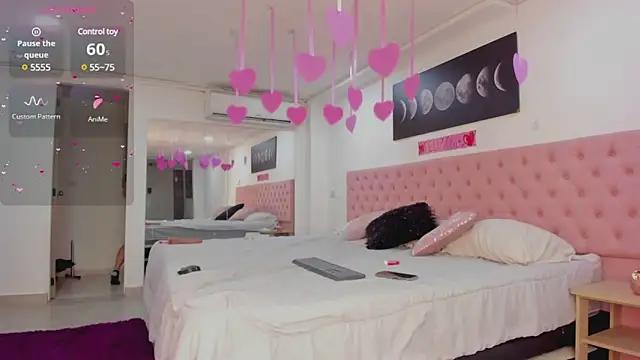 Explore our live girls sluts from our Custom and Multi clubs and checkout exclusive access to highly interactive content, such as shape, hair, titties, pussy type and many more.