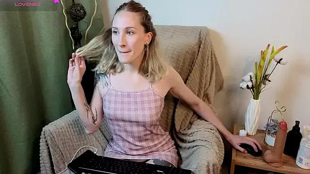 Explore our live girls sluts from our Custom and Multi clubs and checkout exclusive access to highly interactive content, such as shape, hair, titties, pussy type and many more.