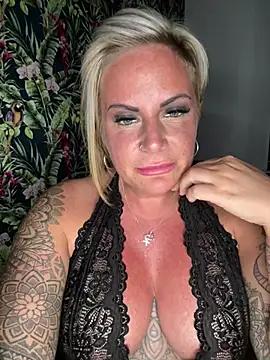 Explore our live girls sluts from our Custom and Multi clubs and checkout exclusive access to highly interactive content, such as shape, hair, titties, pussy type and many more.