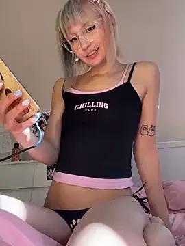 bigbabykiki from StripChat