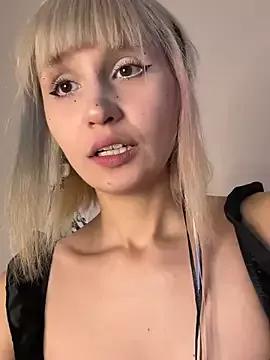 bigbabykiki from StripChat