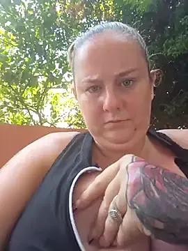 Biggtitz121 from StripChat