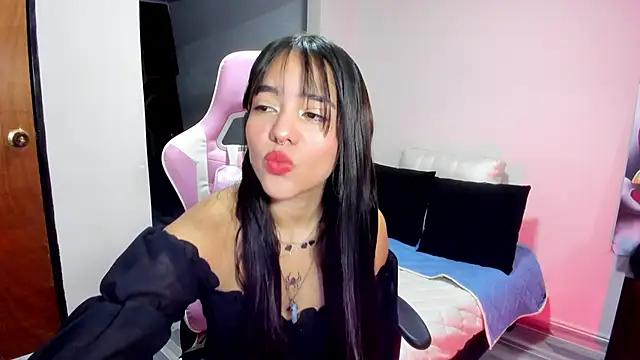 Explore our live girls sluts from our Custom and Multi clubs and checkout exclusive access to highly interactive content, such as shape, hair, titties, pussy type and many more.