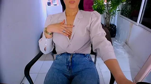 BitterMomXxx from StripChat is Freechat
