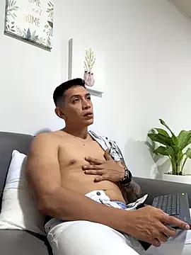 blackbullger_ from StripChat is Freechat