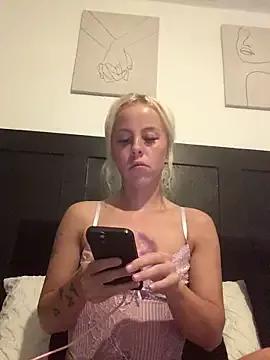 Blondebabee_x from StripChat is Freechat
