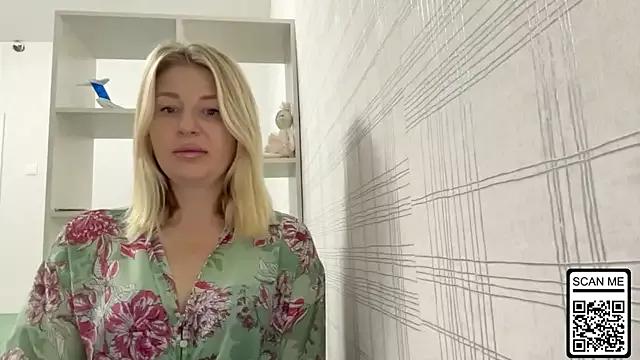 Blondie_xoxoxo from StripChat is Freechat