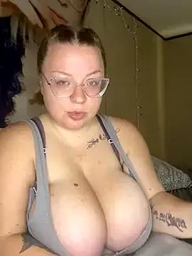 Blondiee_x from StripChat is Freechat