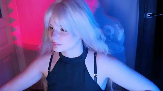 BlondyyArish from StripChat is Freechat