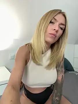 Photos of BlueEyesCarole from StripChat is Freechat