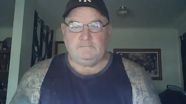 BLUEYEDBEAR69 from StripChat is Freechat
