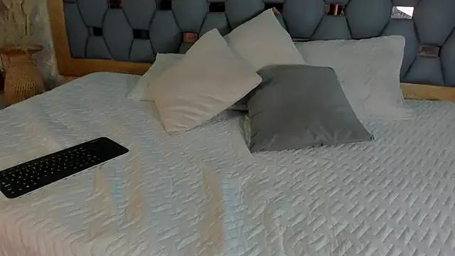 Explore our live girls sluts from our Custom and Multi clubs and checkout exclusive access to highly interactive content, such as shape, hair, titties, pussy type and many more.
