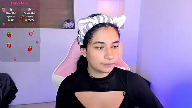 Explore our live girls sluts from our Custom and Multi clubs and checkout exclusive access to highly interactive content, such as shape, hair, titties, pussy type and many more.