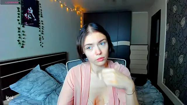 bonnybimi from StripChat is Freechat