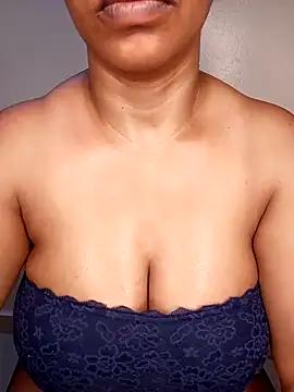 boobsnipplian from StripChat