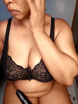 boobsnipplian from StripChat