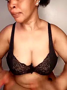 boobsnipplian from StripChat