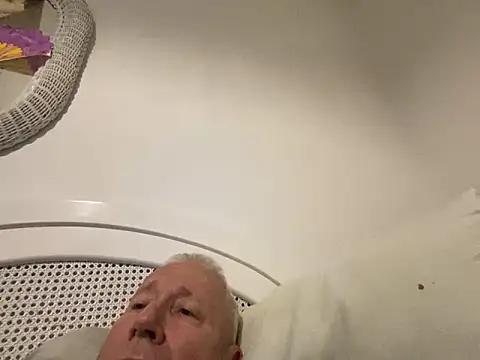 Bossinmidd12 from StripChat