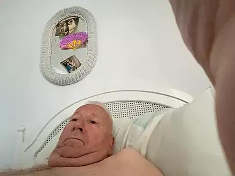 Bossinmidd12 from StripChat