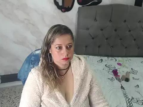 Explore our live girls sluts from our Custom and Multi clubs and checkout exclusive access to highly interactive content, such as shape, hair, titties, pussy type and many more.