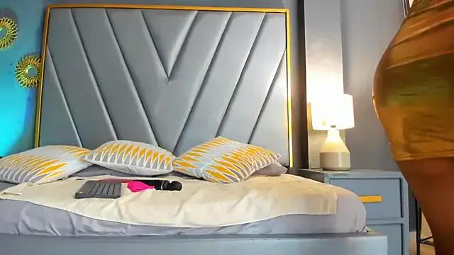 Explore our live girls sluts from our Custom and Multi clubs and checkout exclusive access to highly interactive content, such as shape, hair, titties, pussy type and many more.