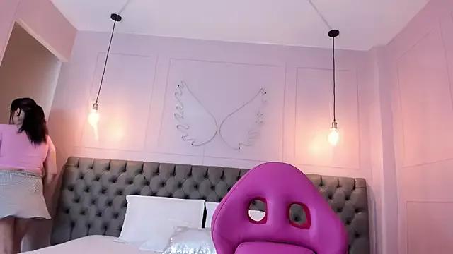 Explore our live girls sluts from our Custom and Multi clubs and checkout exclusive access to highly interactive content, such as shape, hair, titties, pussy type and many more.