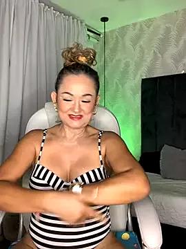 Explore our live girls sluts from our Custom and Multi clubs and checkout exclusive access to highly interactive content, such as shape, hair, titties, pussy type and many more.