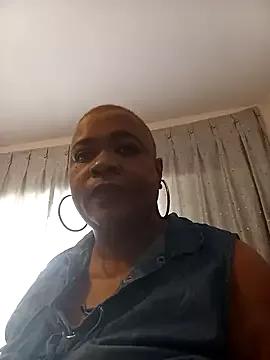 BUSTY_QUEEEN from StripChat is Freechat