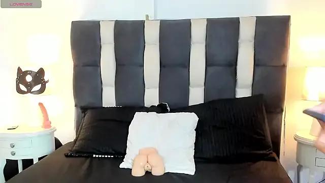 Explore our live girls sluts from our Custom and Multi clubs and checkout exclusive access to highly interactive content, such as shape, hair, titties, pussy type and many more.