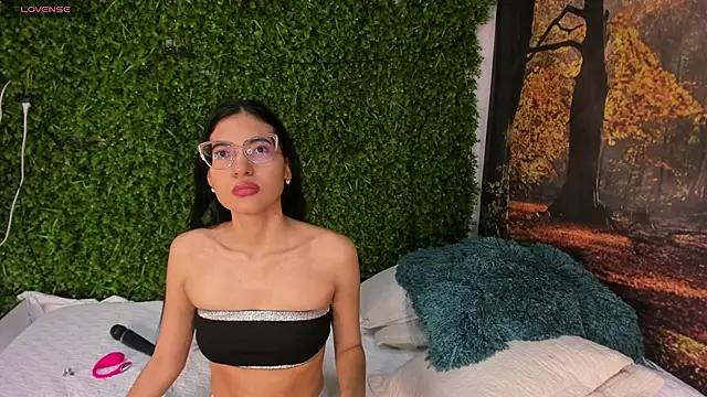 Explore our live girls sluts from our Custom and Multi clubs and checkout exclusive access to highly interactive content, such as shape, hair, titties, pussy type and many more.