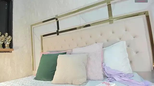 Explore our live girls sluts from our Custom and Multi clubs and checkout exclusive access to highly interactive content, such as shape, hair, titties, pussy type and many more.