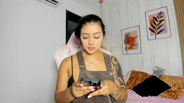 Explore our live girls sluts from our Custom and Multi clubs and checkout exclusive access to highly interactive content, such as shape, hair, titties, pussy type and many more.