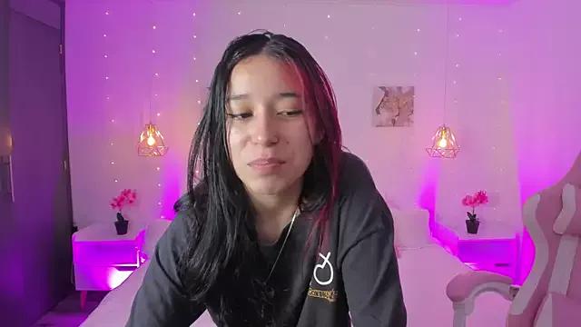 Explore our live girls sluts from our Custom and Multi clubs and checkout exclusive access to highly interactive content, such as shape, hair, titties, pussy type and many more.