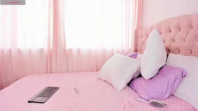Explore our live girls sluts from our Custom and Multi clubs and checkout exclusive access to highly interactive content, such as shape, hair, titties, pussy type and many more.