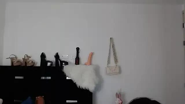 Explore our live girls sluts from our Custom and Multi clubs and checkout exclusive access to highly interactive content, such as shape, hair, titties, pussy type and many more.