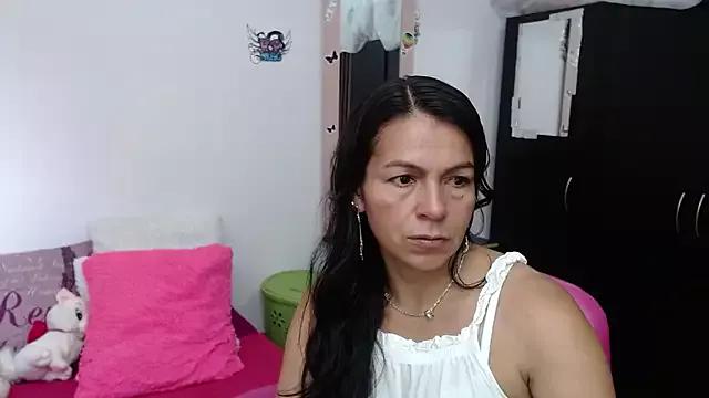 camilavargas_ from StripChat is Freechat