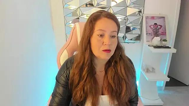 Explore our live girls sluts from our Custom and Multi clubs and checkout exclusive access to highly interactive content, such as shape, hair, titties, pussy type and many more.