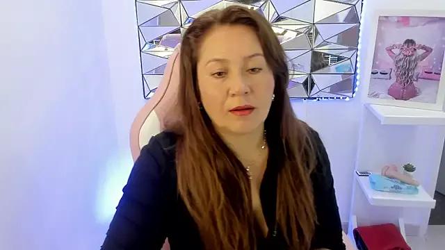Explore our live girls sluts from our Custom and Multi clubs and checkout exclusive access to highly interactive content, such as shape, hair, titties, pussy type and many more.