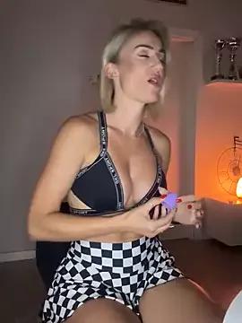 Explore our live girls sluts from our Custom and Multi clubs and checkout exclusive access to highly interactive content, such as shape, hair, titties, pussy type and many more.
