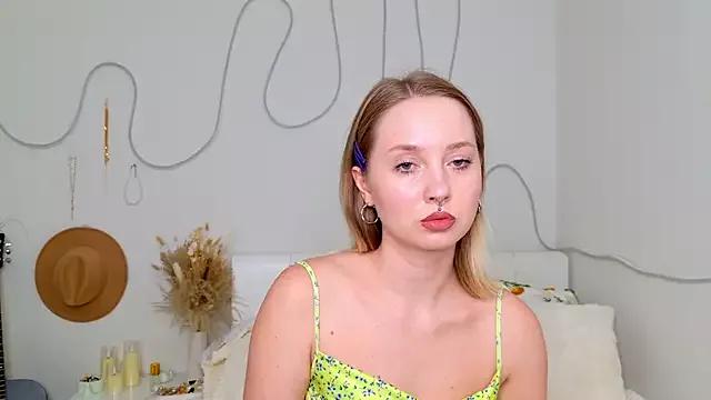 Explore our live girls sluts from our Custom and Multi clubs and checkout exclusive access to highly interactive content, such as shape, hair, titties, pussy type and many more.
