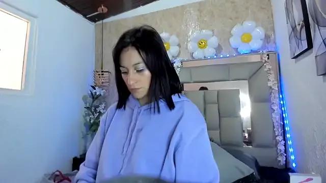 Explore our live girls sluts from our Custom and Multi clubs and checkout exclusive access to highly interactive content, such as shape, hair, titties, pussy type and many more.