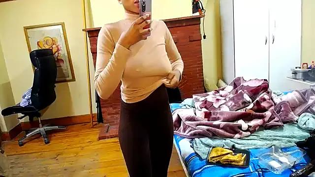 CaramelDelux27 from StripChat